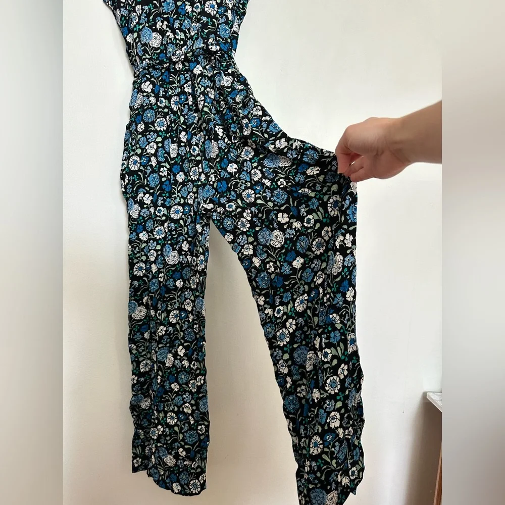 LOFT Blue Black Floral Flowers Print Wide Leg Sleeveless Jumpsuit Pockets - Picture 5 of 6